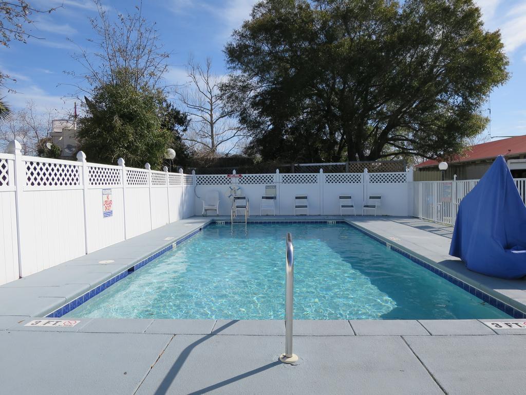 Executive Inn - Panama City Beach Upper Grand Lagoon Exterior photo