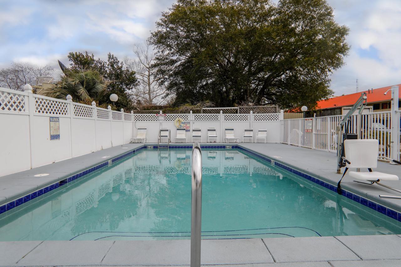 Executive Inn - Panama City Beach Upper Grand Lagoon Exterior photo