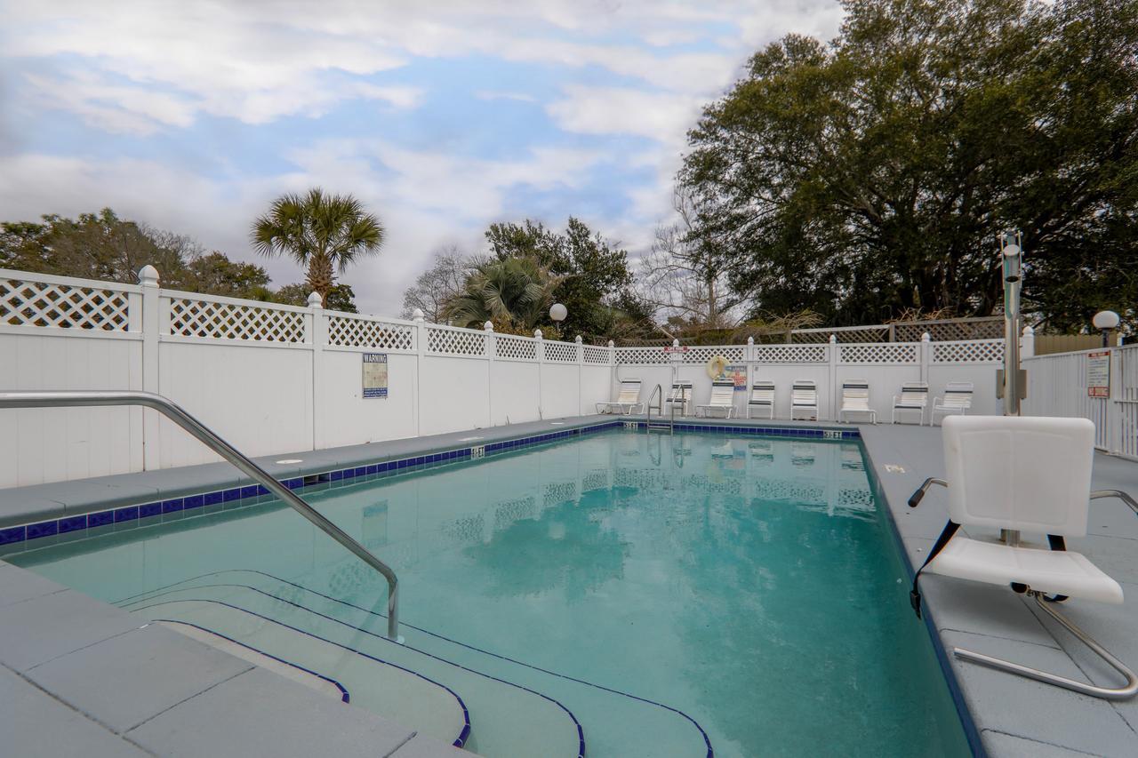 Executive Inn - Panama City Beach Upper Grand Lagoon Exterior photo