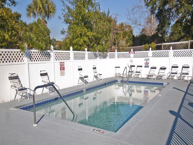 Executive Inn - Panama City Beach Upper Grand Lagoon Exterior photo